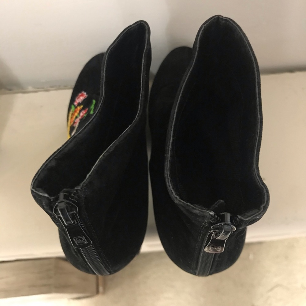 BooHoo Platform Velvet Dragon Embroidered Booties - Picture 9 of 15